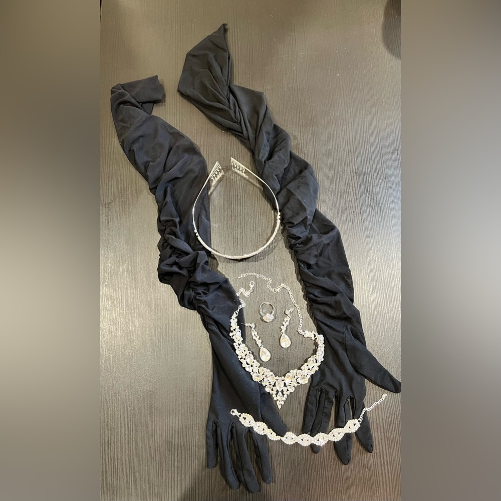 Gloves, Necklace, Earrings, Bracelet and Tiara set